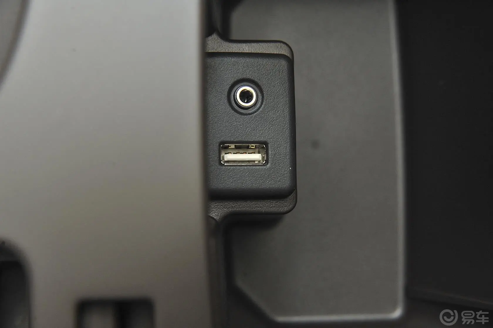 君威2.0L 自动 精英时尚型USB接口