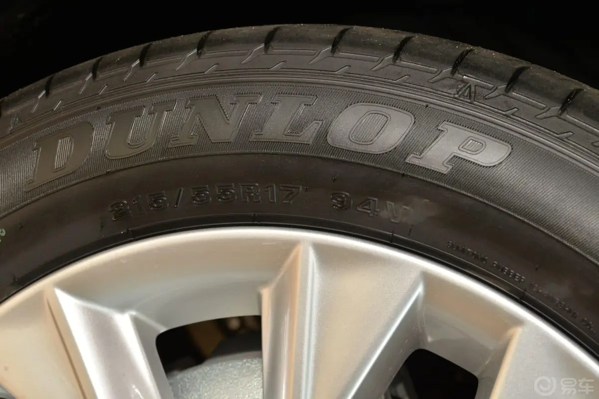 雷克萨斯ES300h 精英版轮胎规格