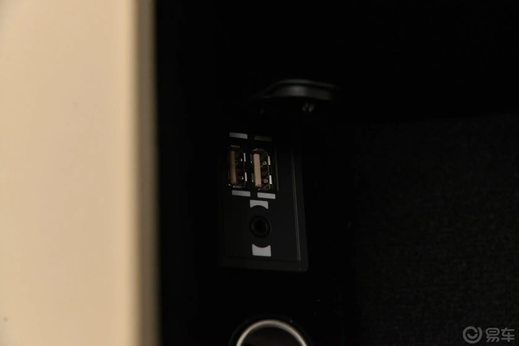 雷克萨斯ES250 精英版USB接口