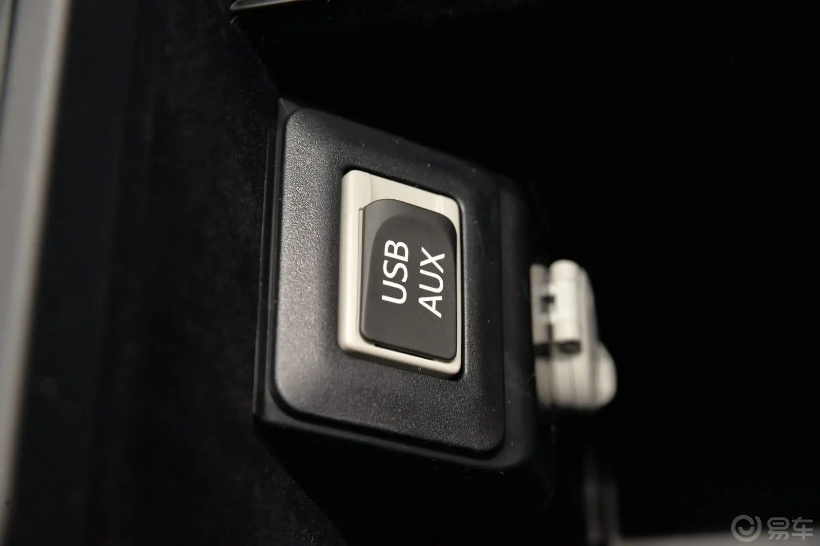 雷克萨斯RX270  精英版USB接口