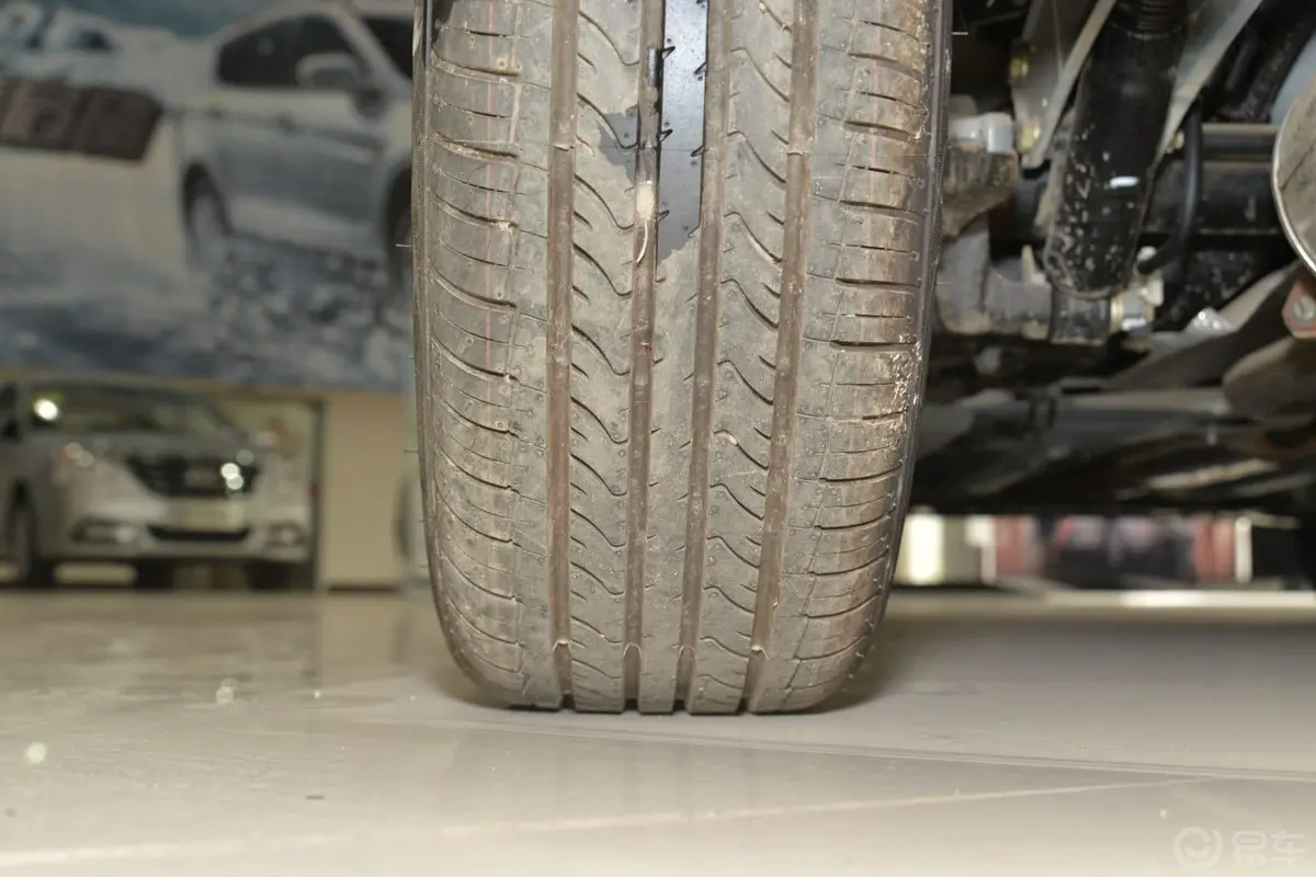 风神H30Cross 1.5L 手动 感恩版轮胎花纹