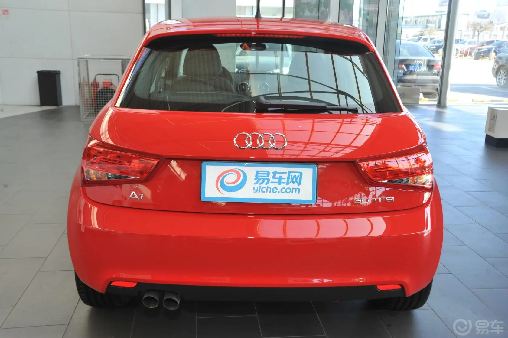 奥迪A1Sportback 30TFSI 时尚型正后水平