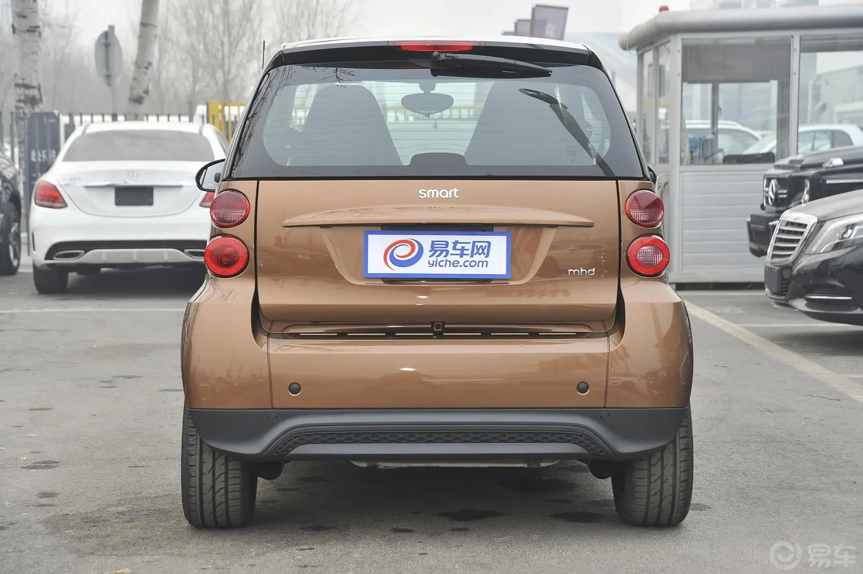 smart fortwo1.0L MHD 硬顶新年特别版正后水平