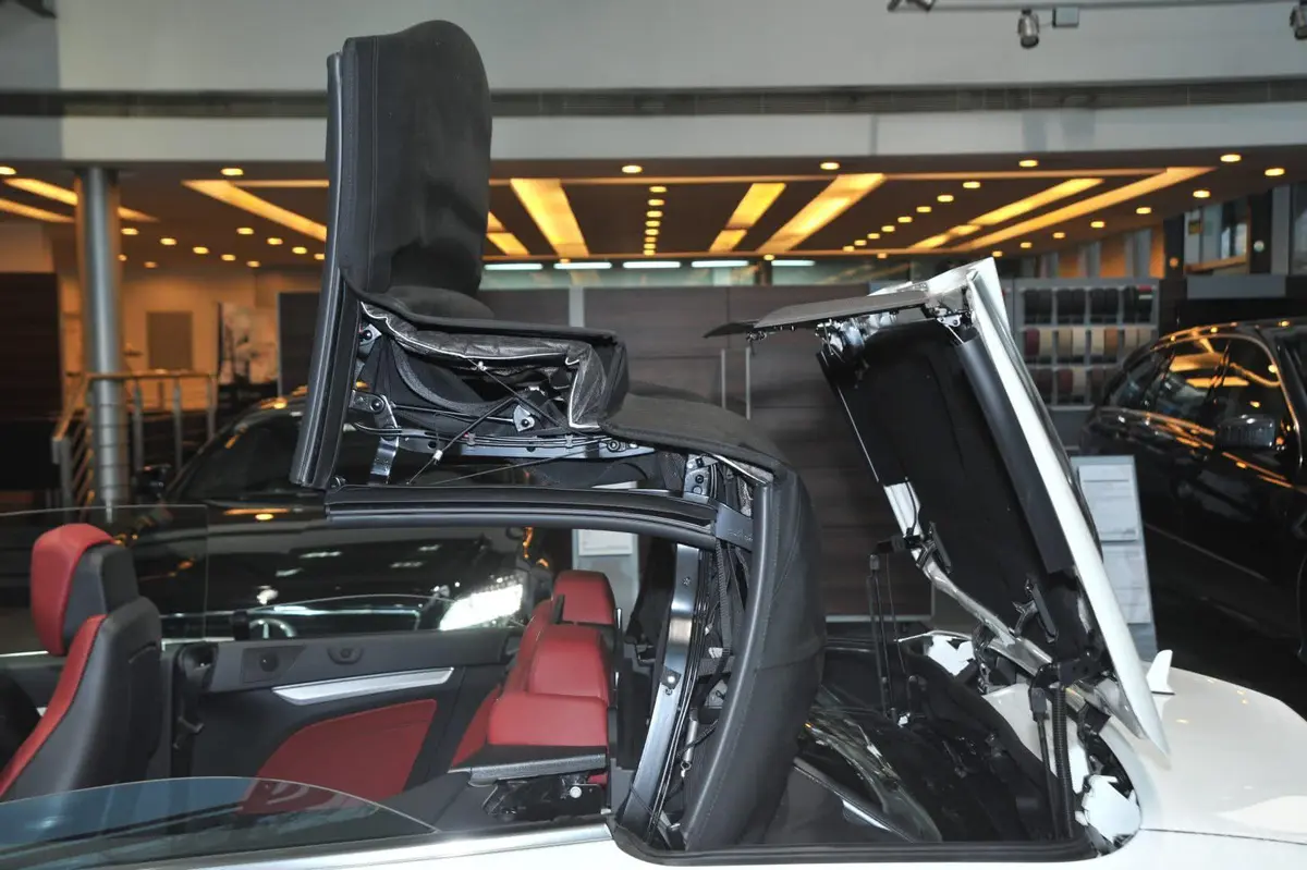 奔驰E级(进口)E260 Coupe 敞篷版内饰