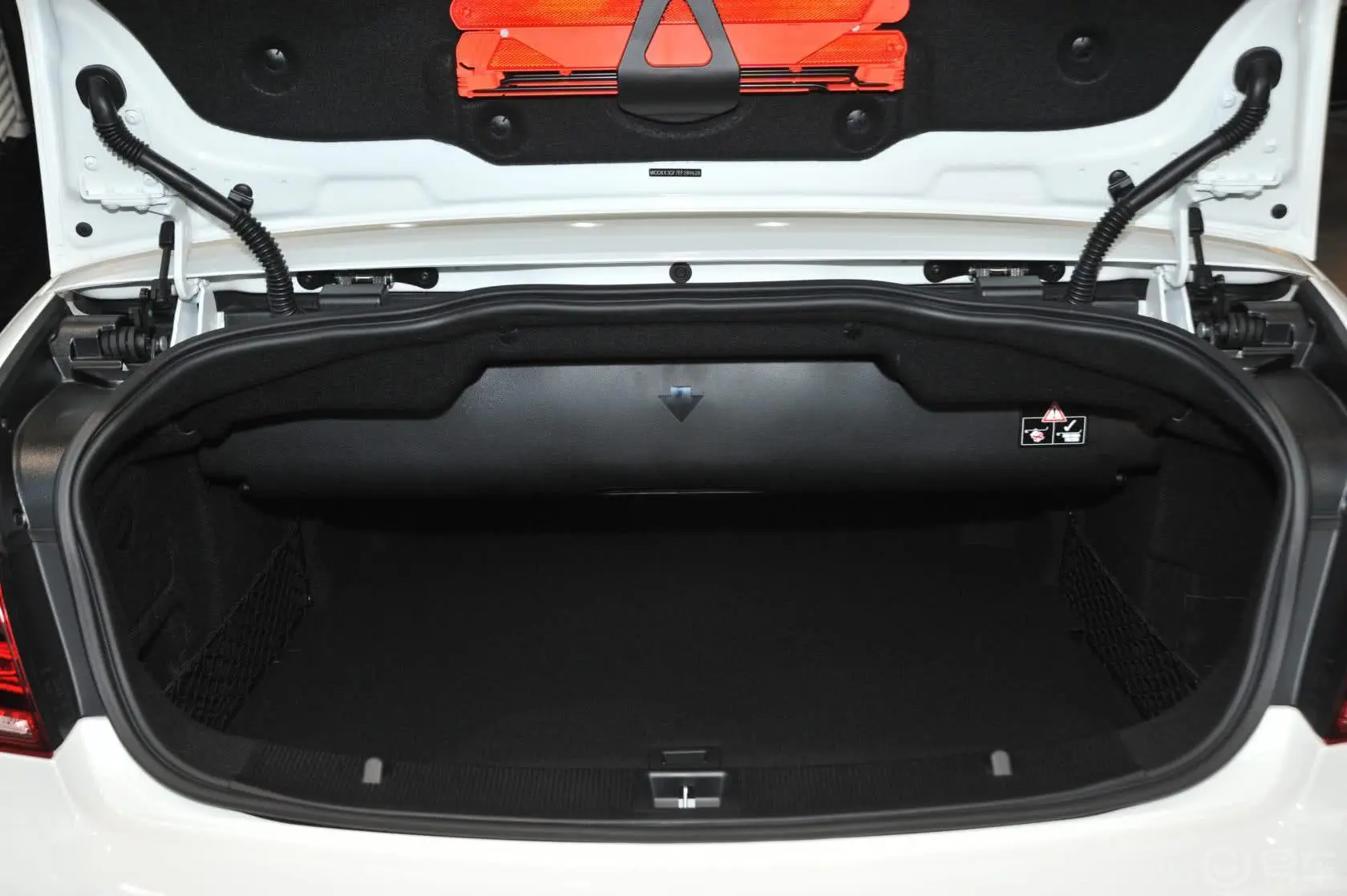奔驰E级(进口)E260 Coupe 敞篷版空间