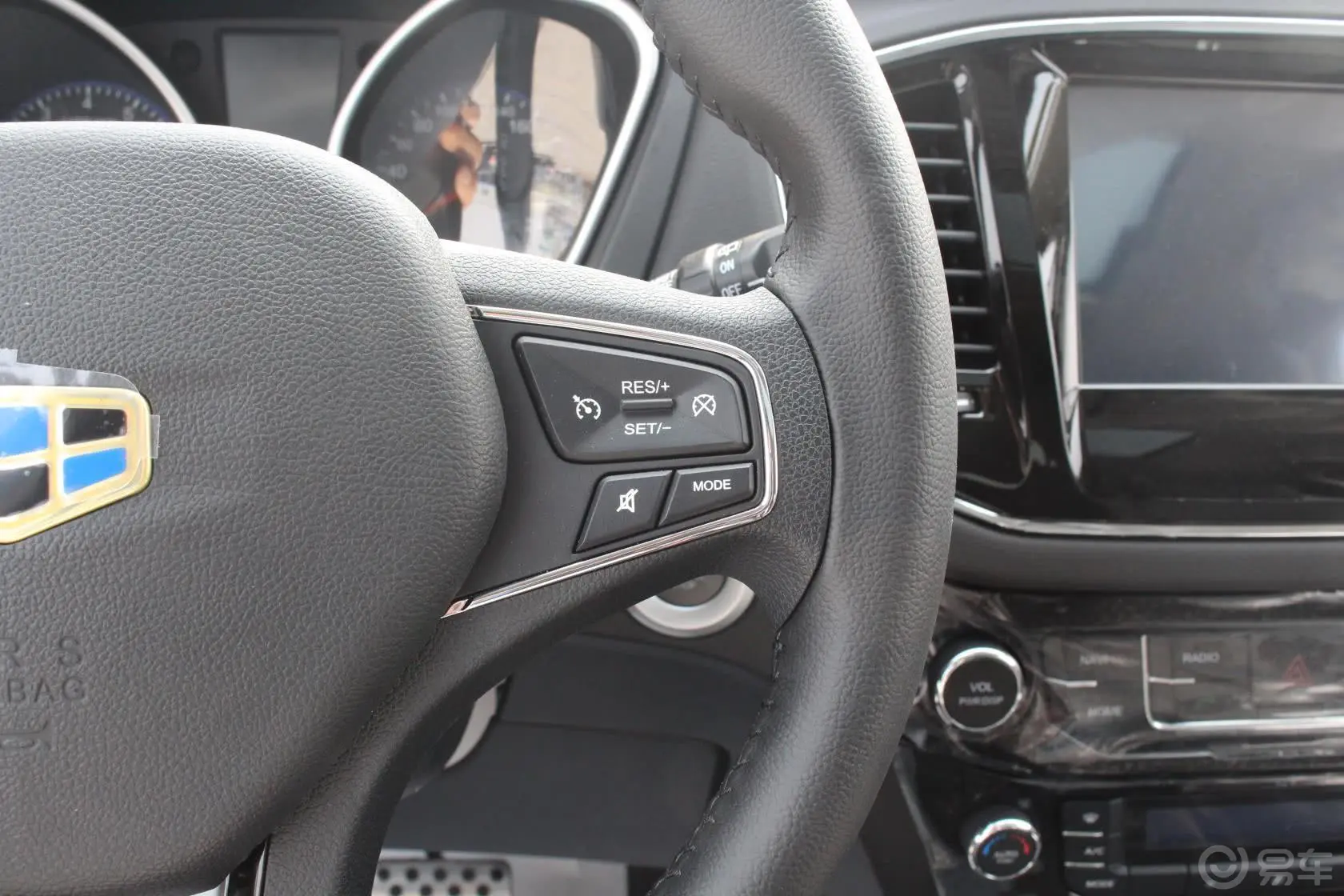 豪情SUV2.4L AT 两驱 尊享型方向盘功能键（右）