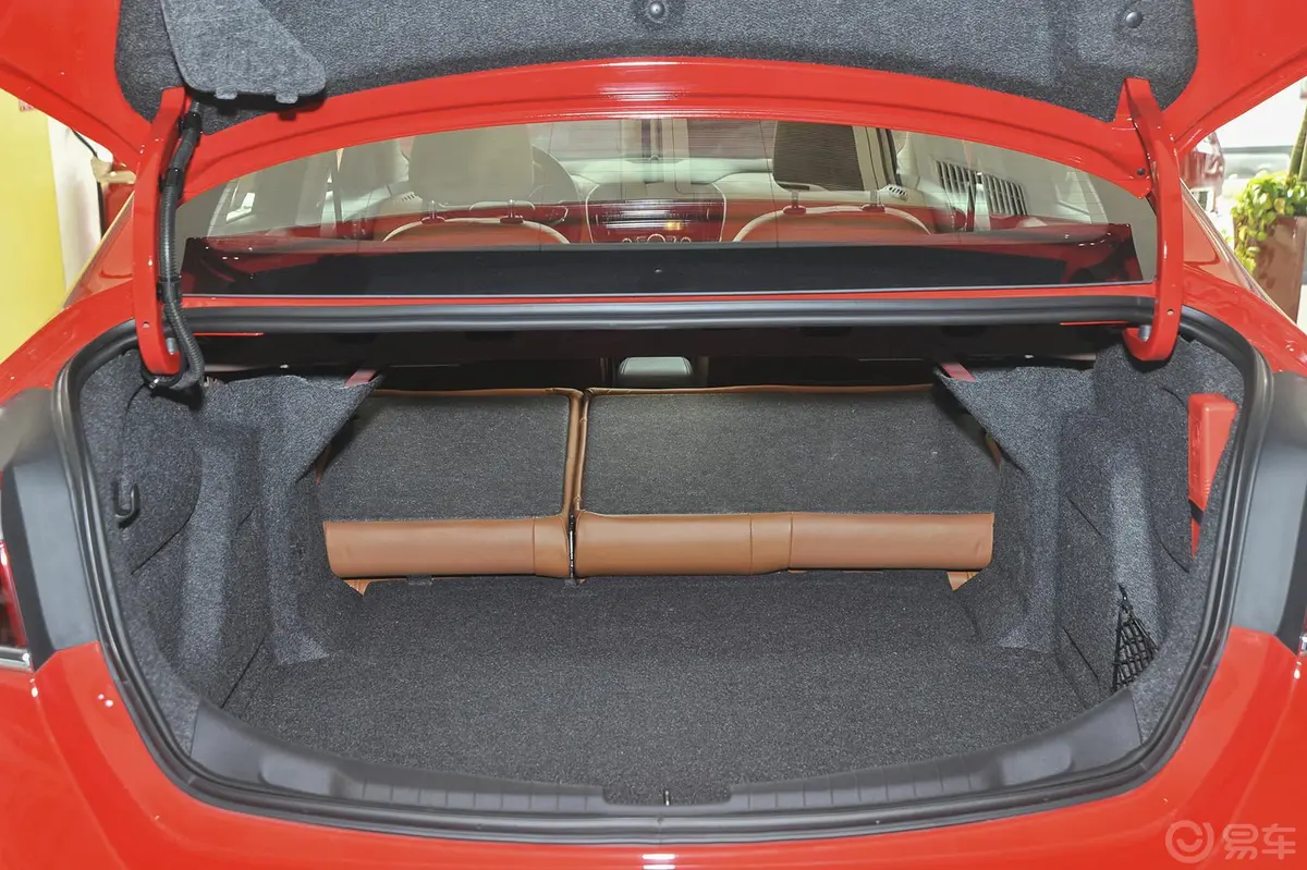 科鲁兹三厢 1.4T 自动旗舰版行李箱空间