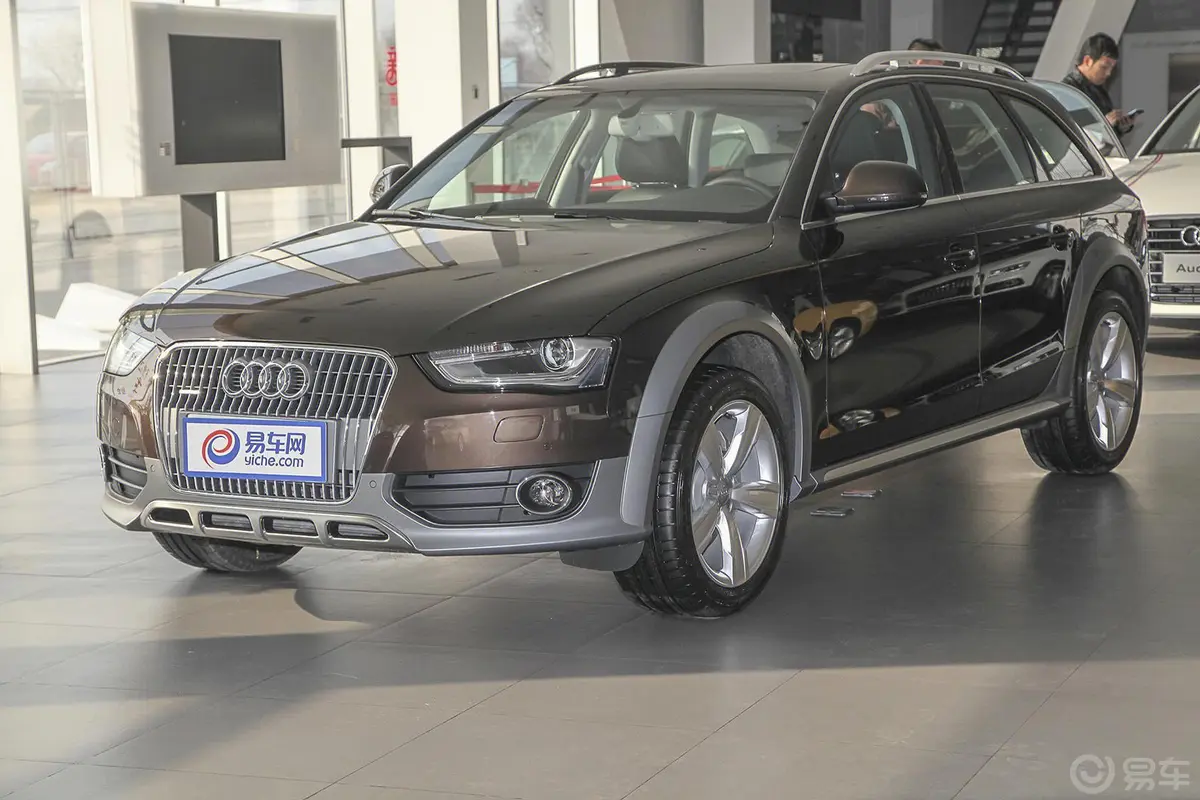 奥迪A4(进口)40TFSI allroad quattro plus外观