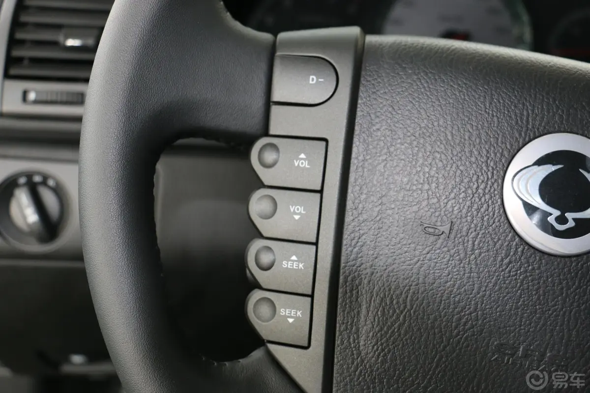 雷斯特W2.0T 四驱 豪华导航版 7座方向盘功能键（左）