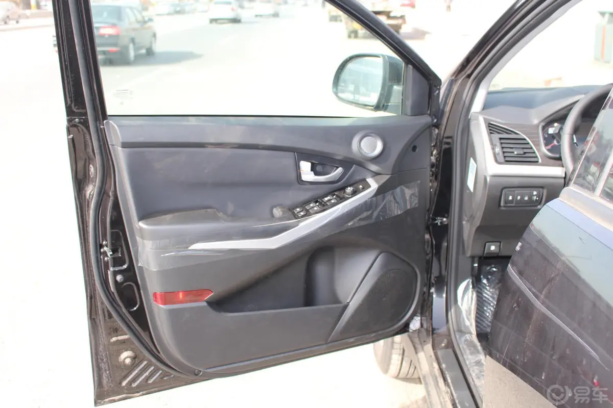 柯兰多四驱 自动 致享版驾驶员侧车门内门板