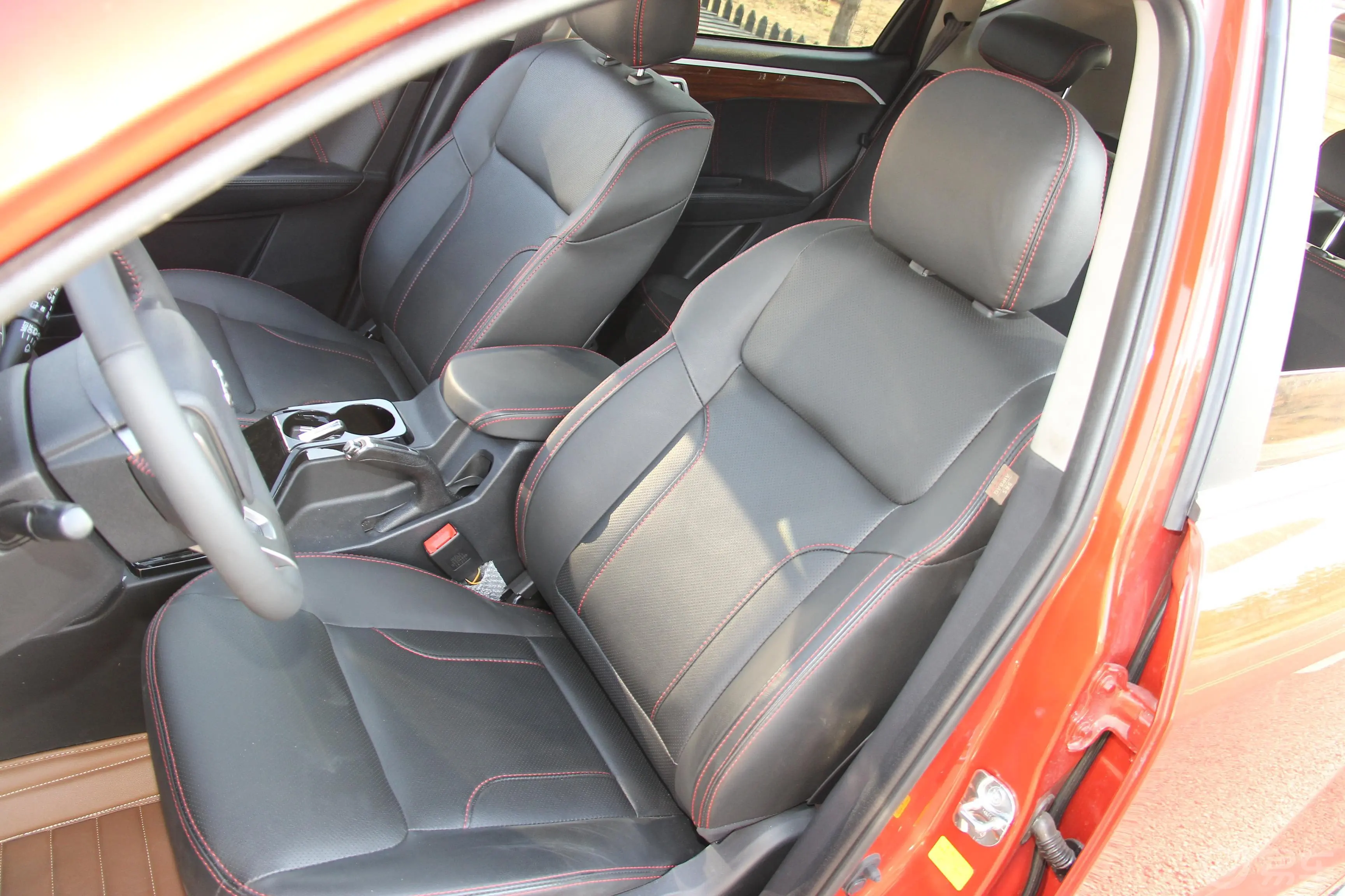 吉利GX7运动版 2.0L 自动 尊贵型驾驶员座椅
