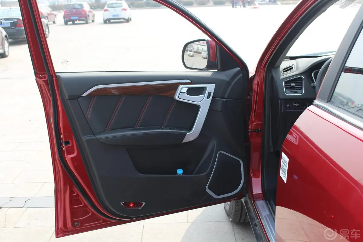 吉利GX72.0L 自动 超值版驾驶员侧车门内门板