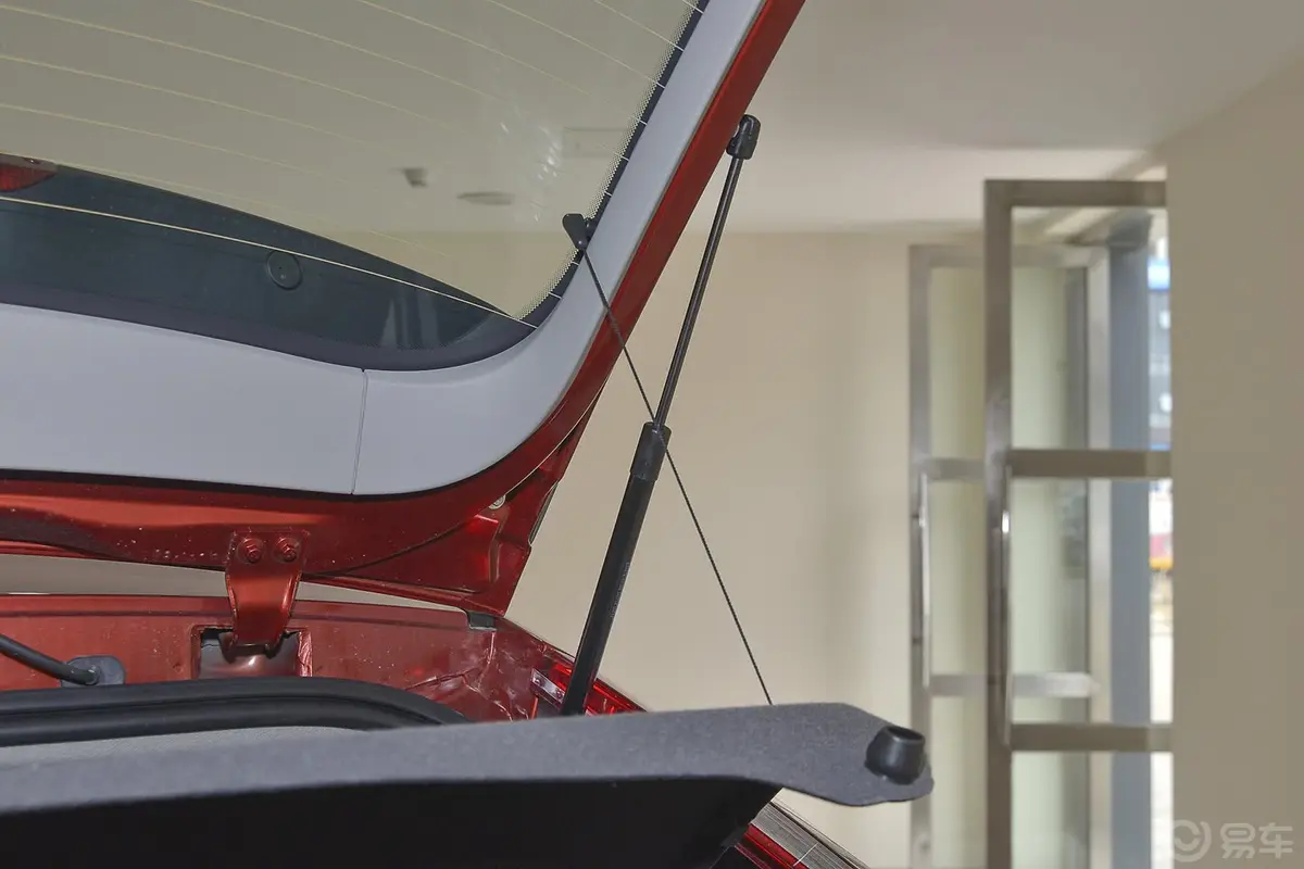 福克斯两厢 经典款 1.8L 自动 基本型行李厢支撑杆
