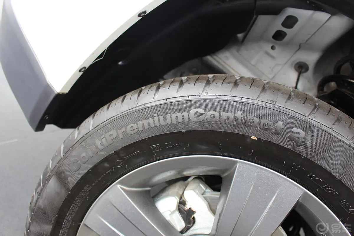 指南者(进口)2.4L 自动 舒适版轮胎规格