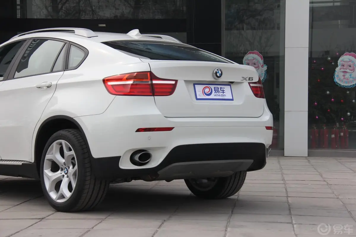 宝马X6xDrive35i 中东版车尾局部