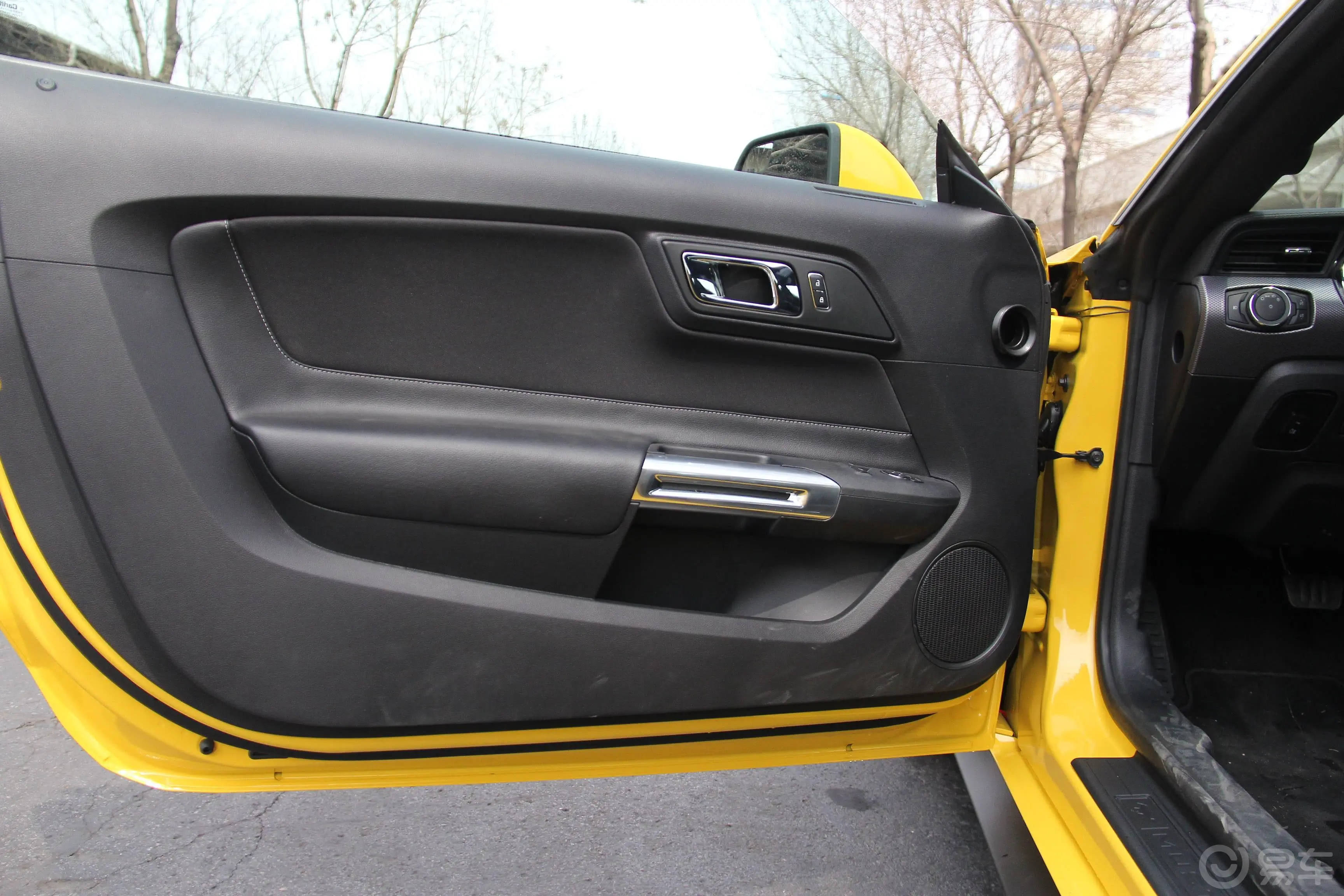 Mustang2.3L 手自一体 运动版 平行进口 美规驾驶员侧车门内门板