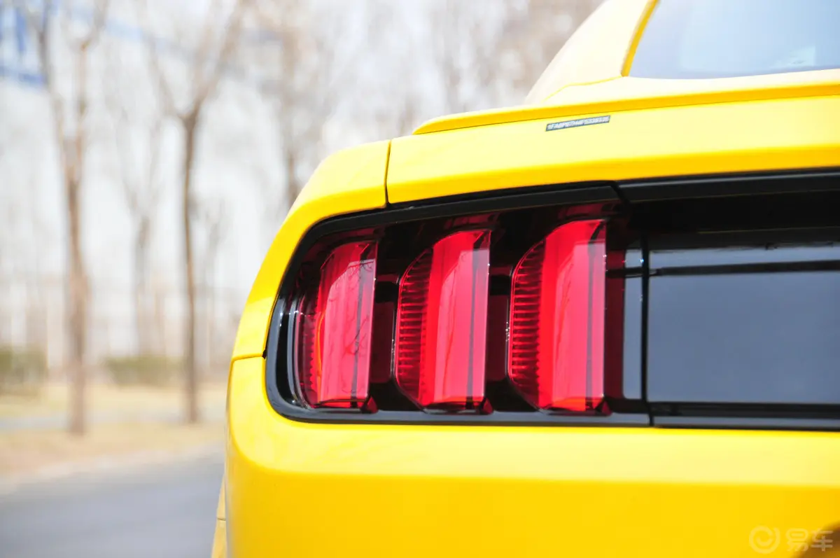 Mustang2.3L 手自一体 运动版 平行进口 美规尾灯侧45度俯拍