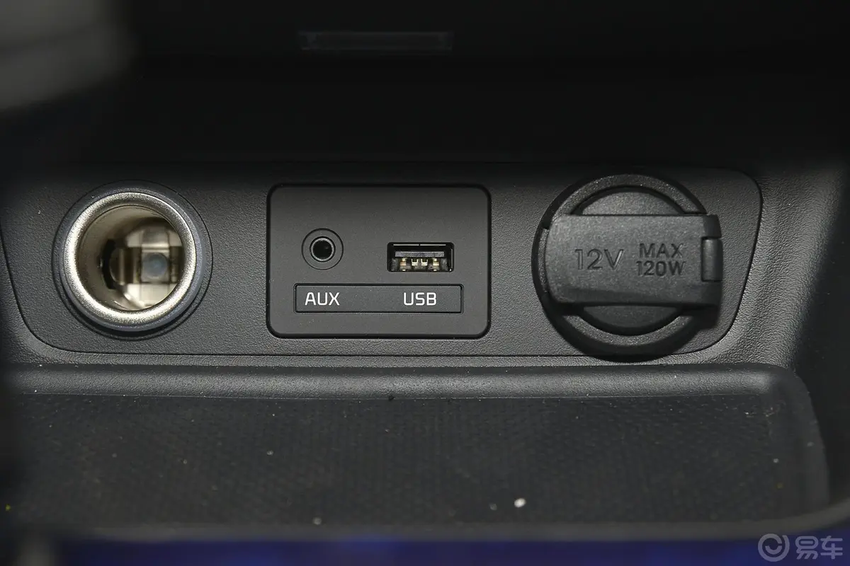 索兰托2.2L 柴油 豪华版 七座USB接口