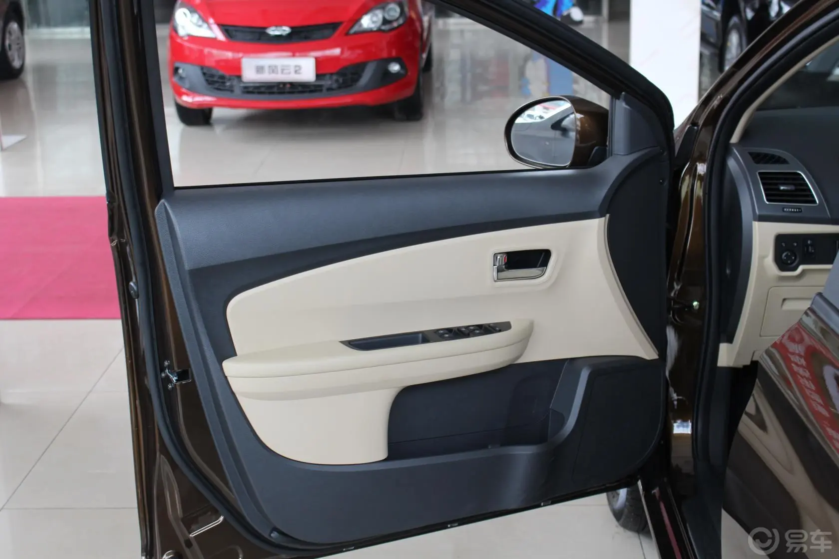奇瑞E31.5L 手动 智尚版驾驶员侧车门内门板
