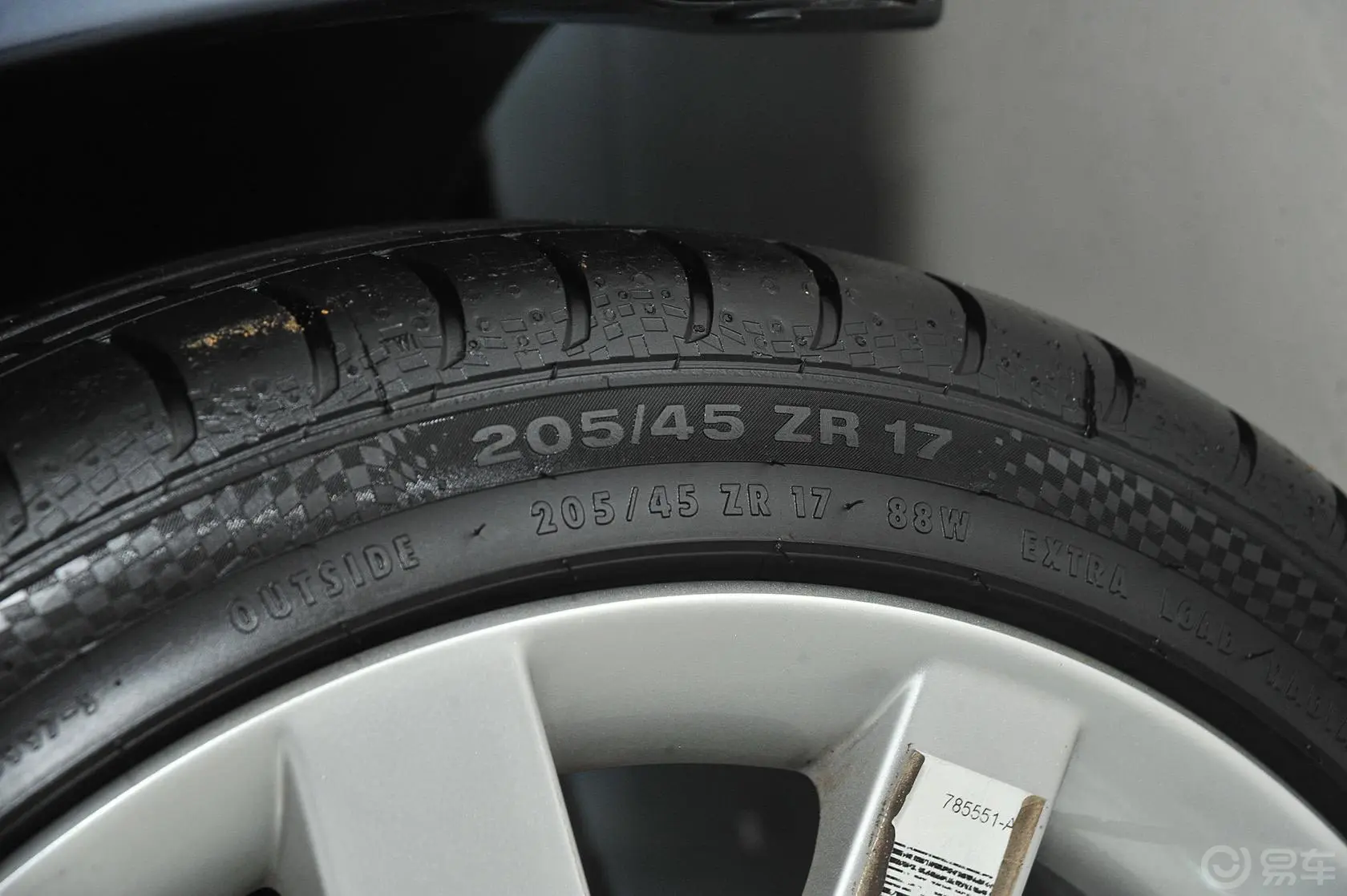 标致207(进口)CC 1.6L 自动 时尚版 罗兰加洛斯版轮胎规格