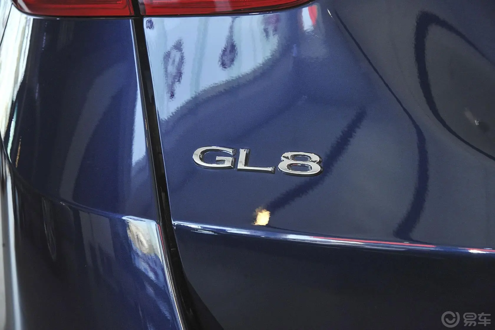 别克GL82.4L SIDI行政版尾标