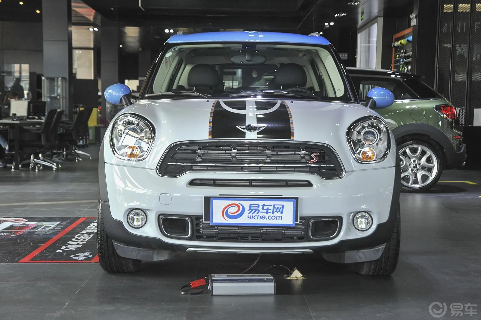 MINI COUNTRYMAN1.6T COOPER S All 4 进藏限量版正前水平