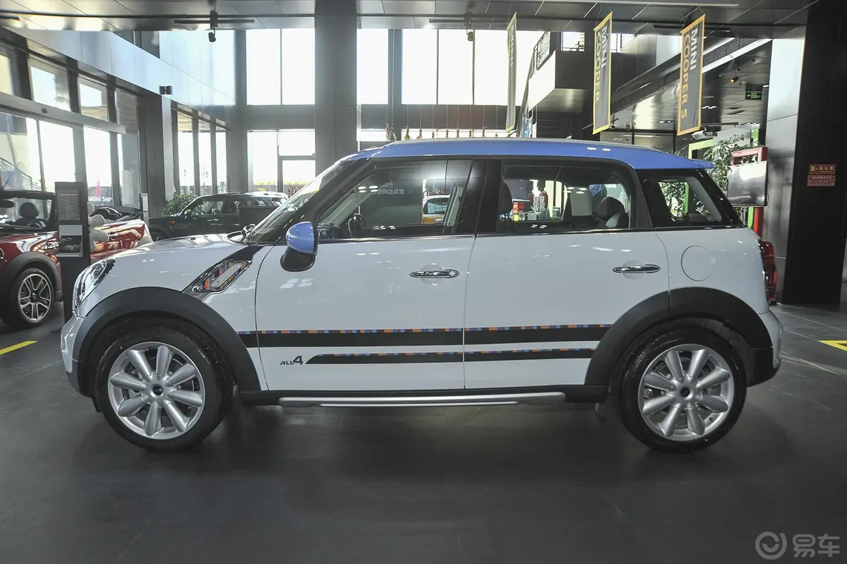 MINI COUNTRYMAN1.6T COOPER S All 4 进藏限量版正侧车头向左水平