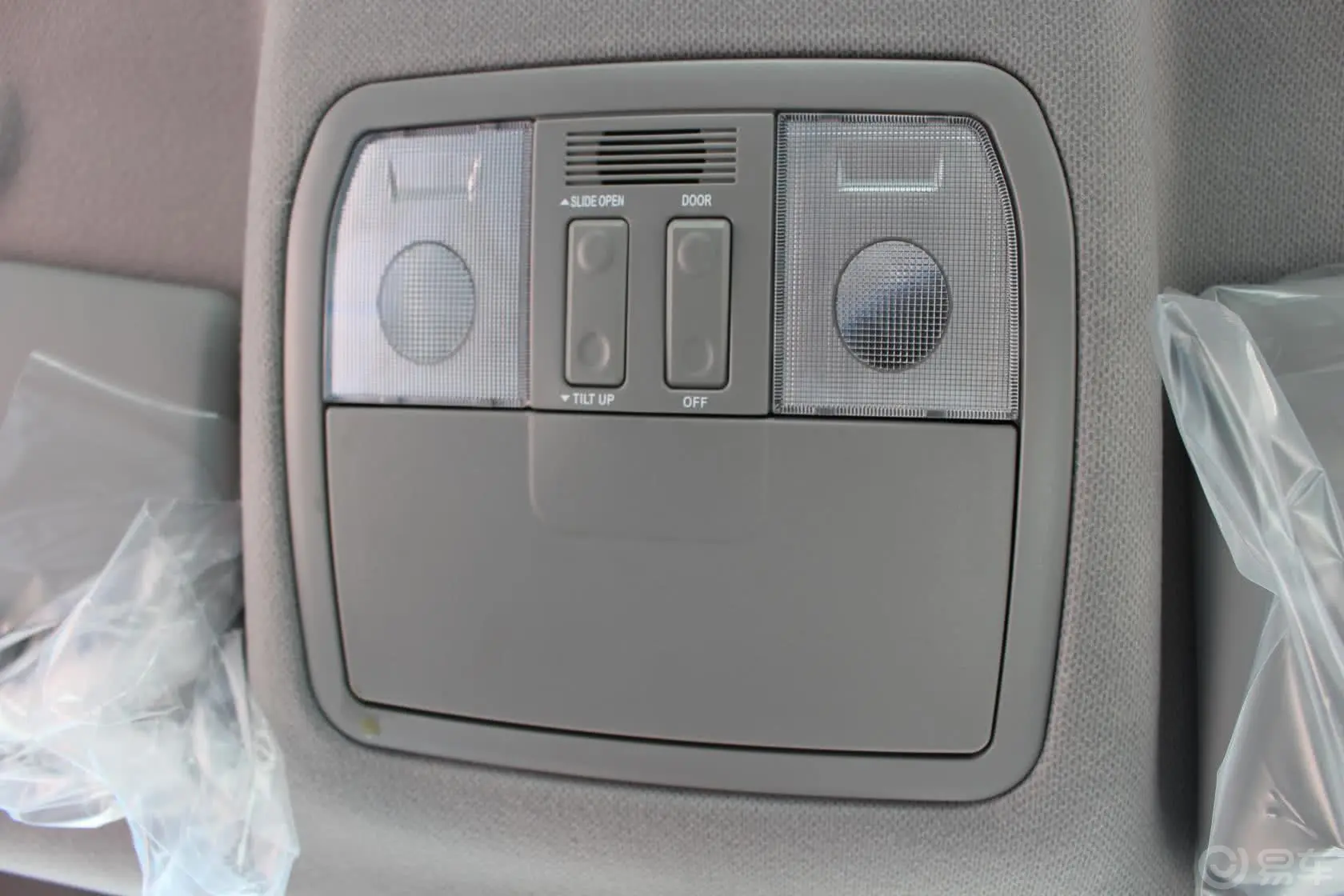 绅宝D501.5L 手动 舒适超值导航版前排车顶中央控制区