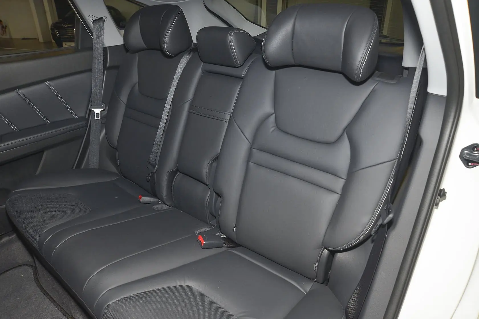 优6 SUV1.8T 智尊型前排空间