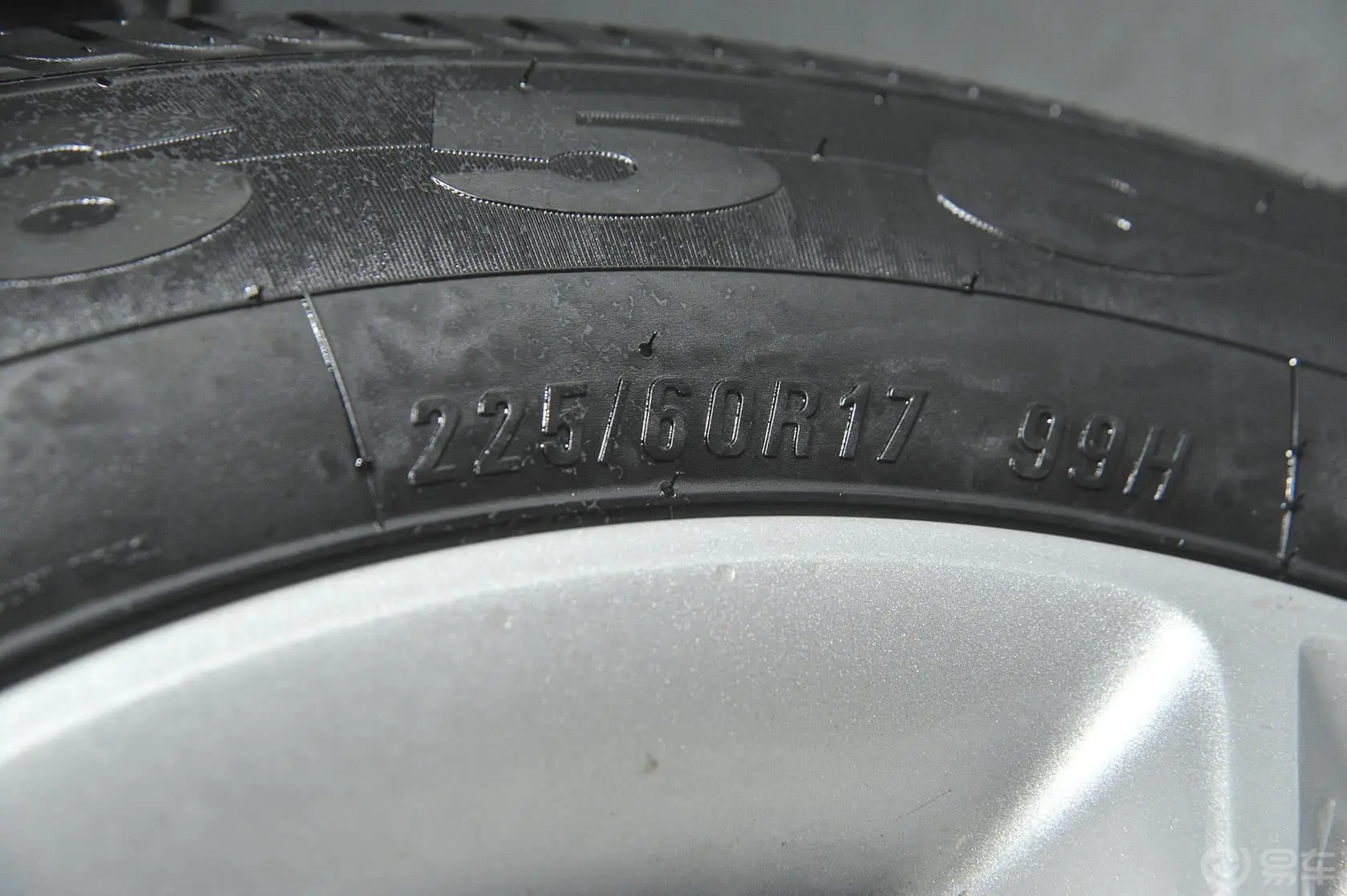 传祺GS52.0L 手自一体  两驱 周年增值版轮胎规格