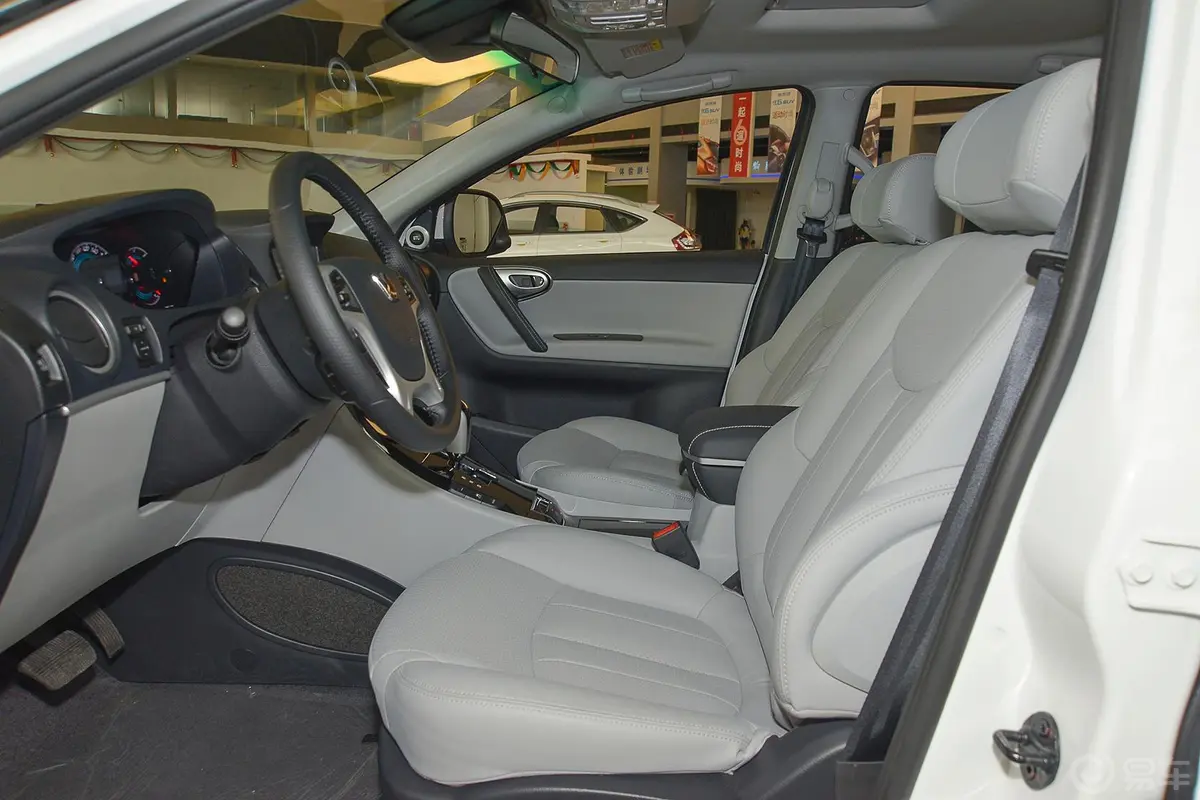 大7 SUV2.2T 自动 两驱 智慧型前排空间