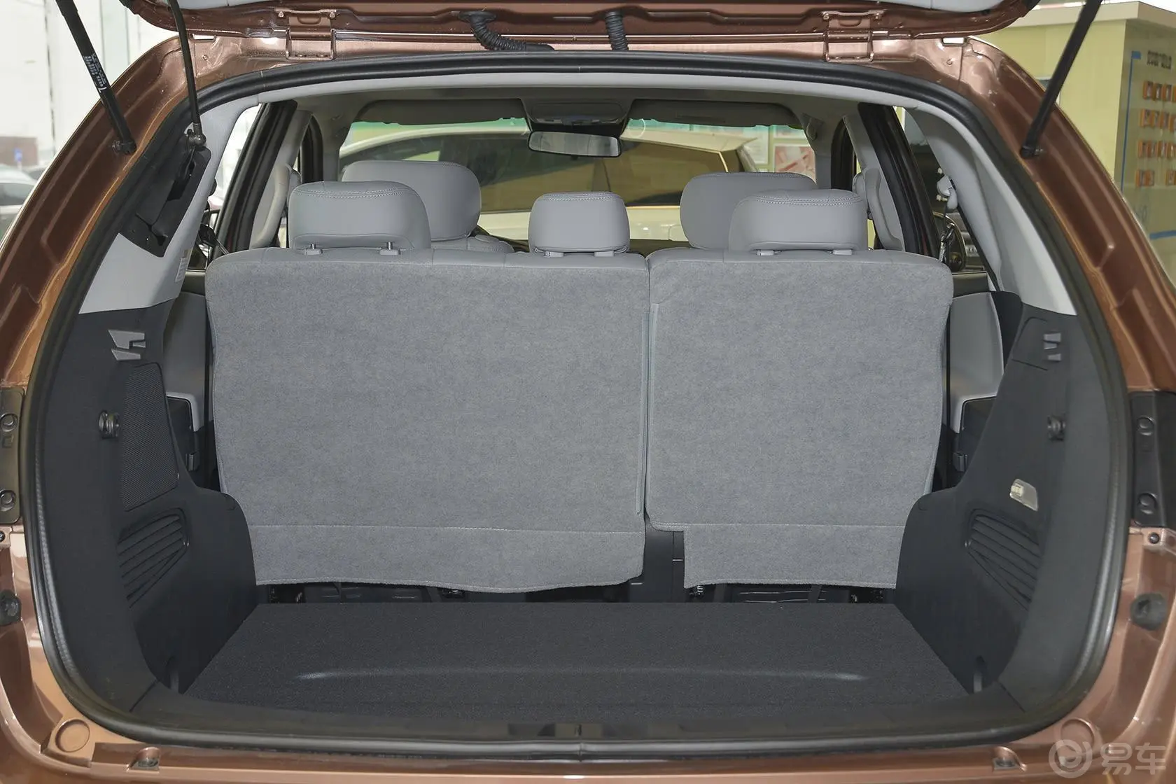 大7 SUV2.2T 自动 两驱 智慧型行李箱空间