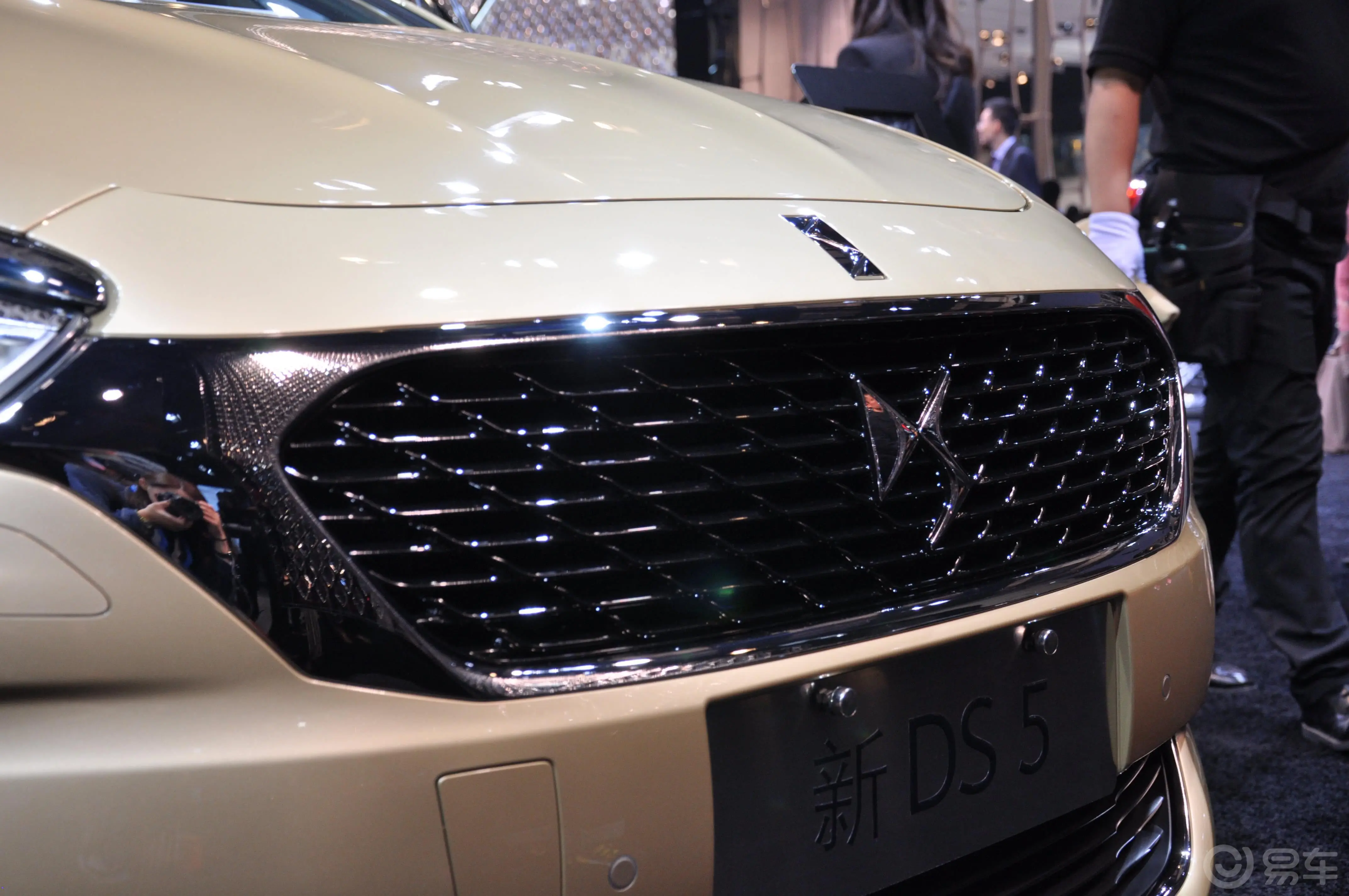 DS 51.6T 手自一体 THP160 雅致版外观