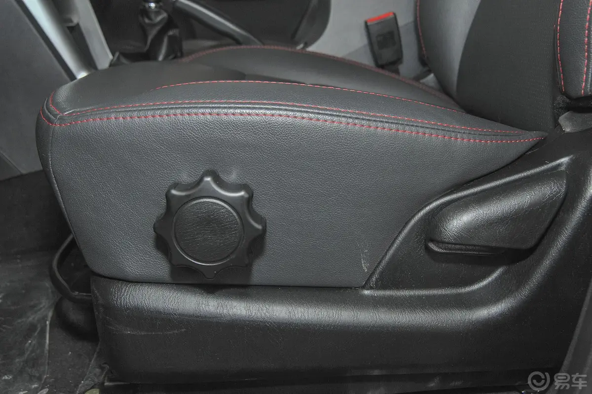 瑞虎31.6L 手动  智尚型座椅调节键