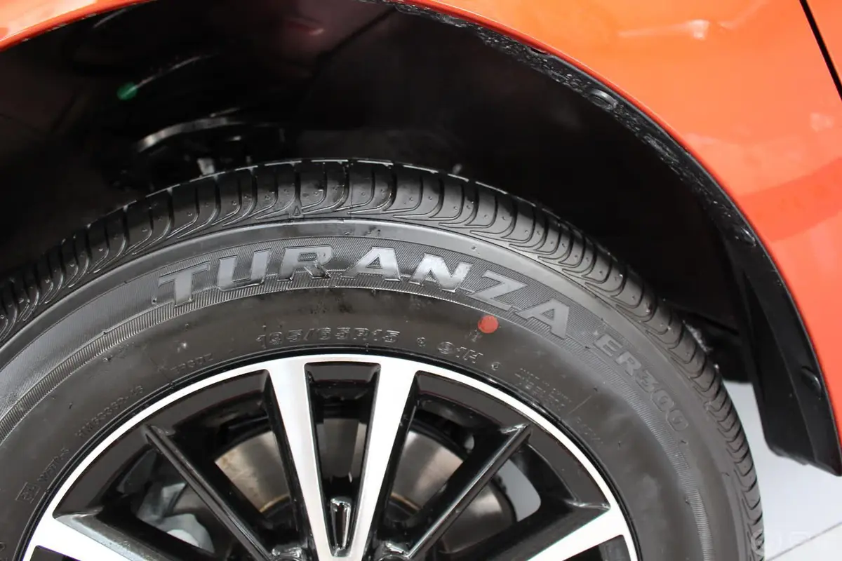 雷凌1.6G CVT 橙色限量版轮胎规格