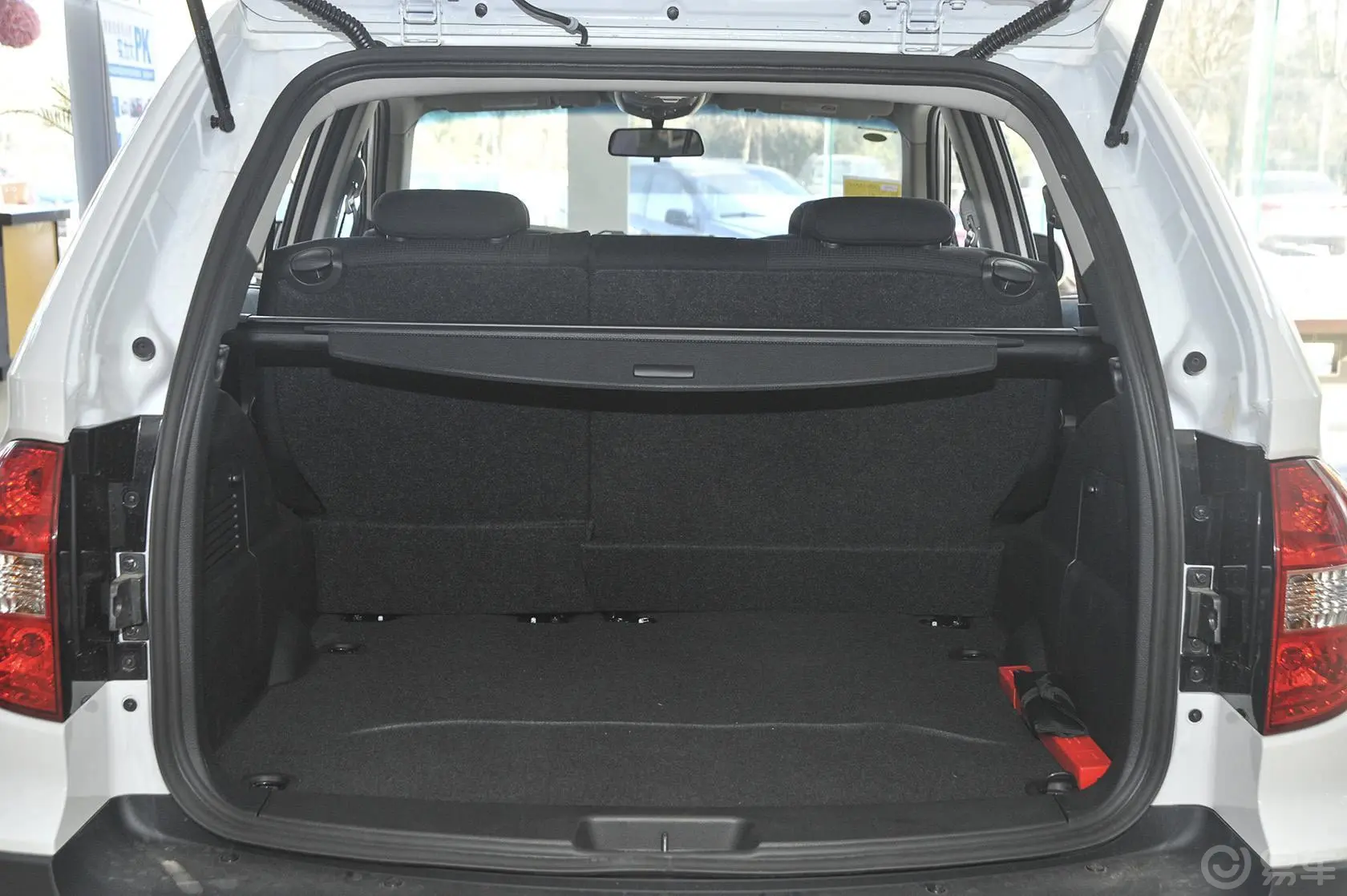 荣威W51.8T 自动 两驱 胜域特装版行李箱空间