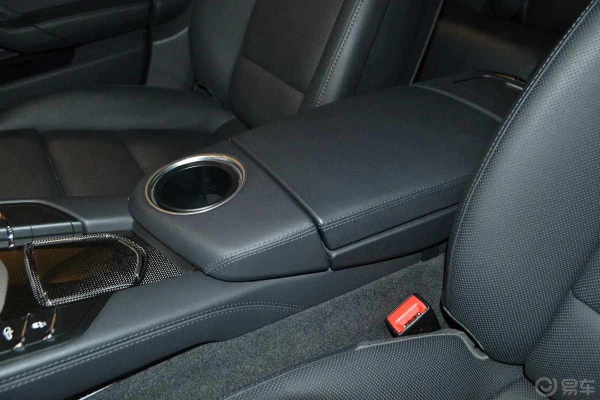 PanameraPanamera Turbo S Executive 4.8T前排中央扶手箱