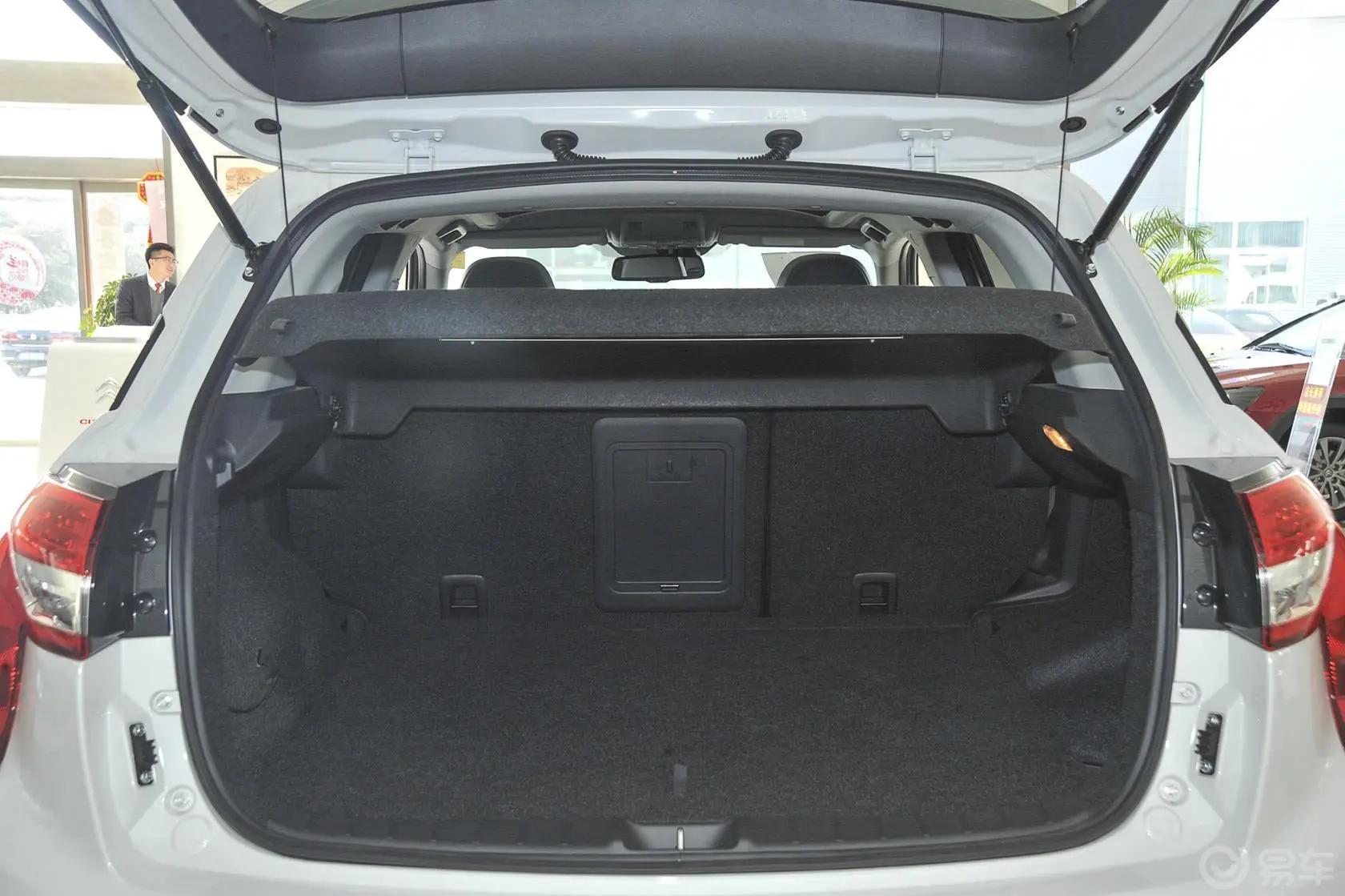 雪铁龙C4 AIRCROSS(进口)2.0L 自动 四驱 豪华版行李箱空间