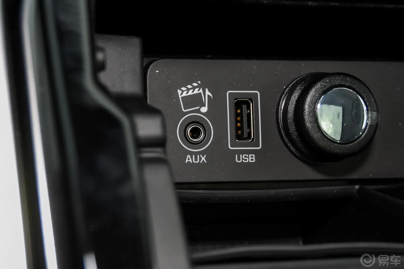 揽胜运动版3.0 V6 HSE 柴油 欧规型AUX接口