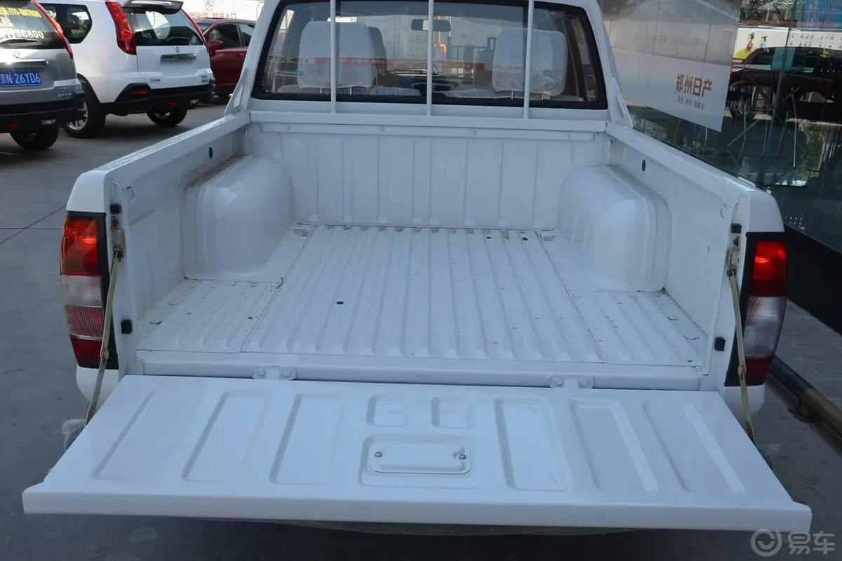 锐骐2WD ZG24汽油标准版 国V行李箱空间