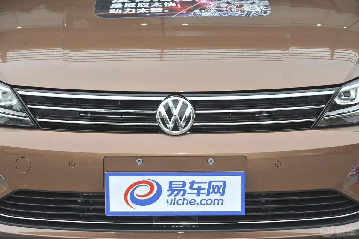 凌渡1.4T  DSG 280TSI 豪华版前格栅侧俯拍