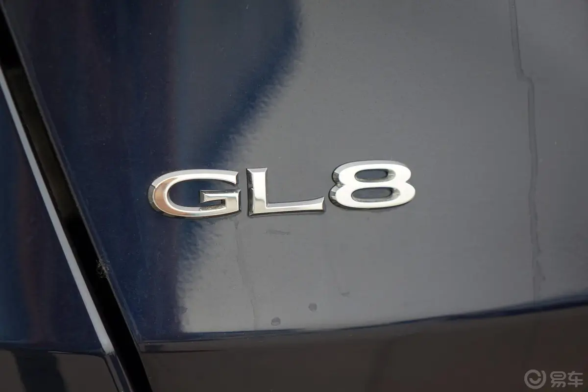 别克GL82.4L SIDI尊享版尾标