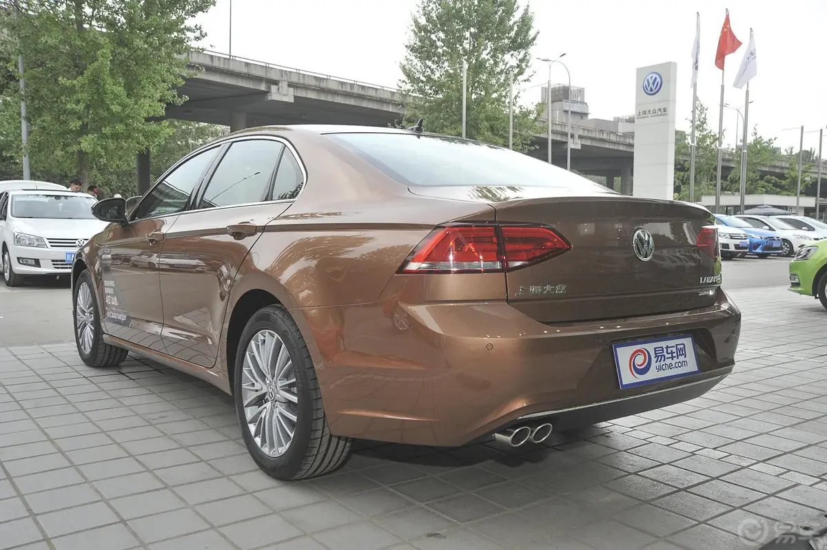 凌渡1.4T  DSG 280TSI 豪华版侧后45度车头向左水平