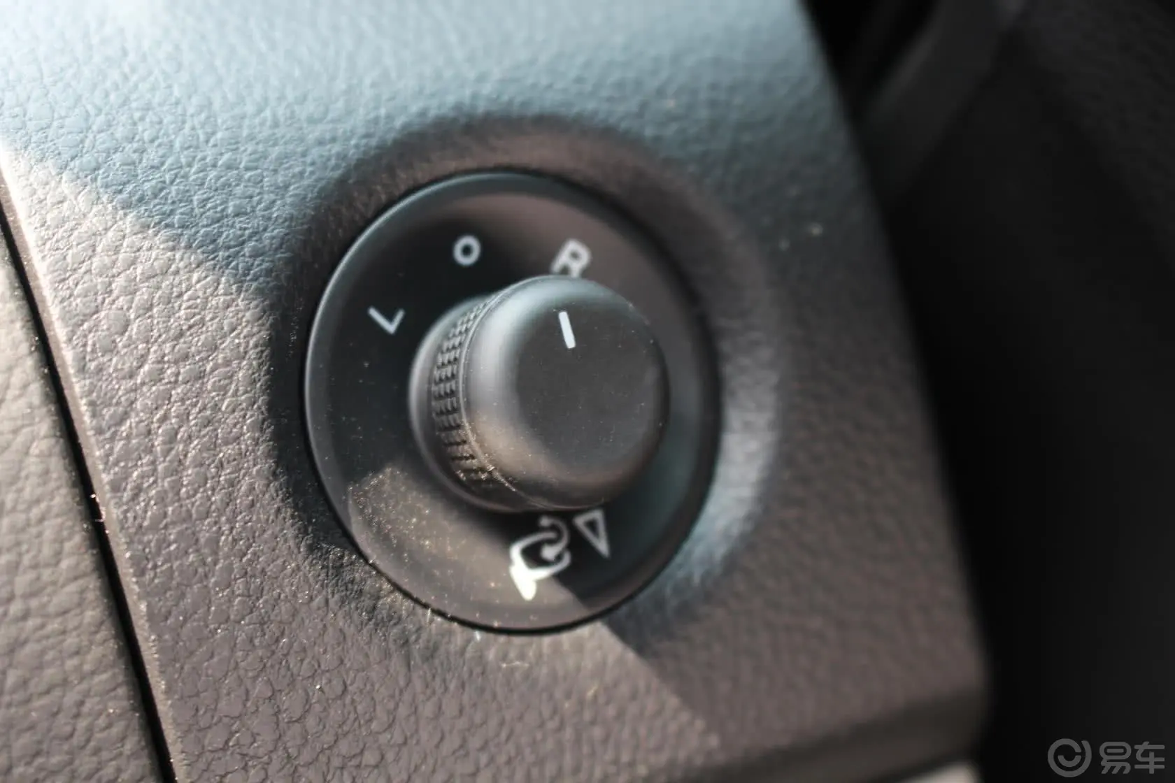 优6 SUV1.8T 智尊型外后视镜控制键