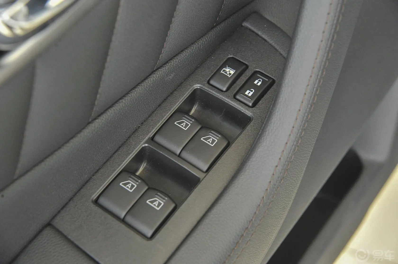 英菲尼迪QX703.7L 手自一体 标准版车窗升降键