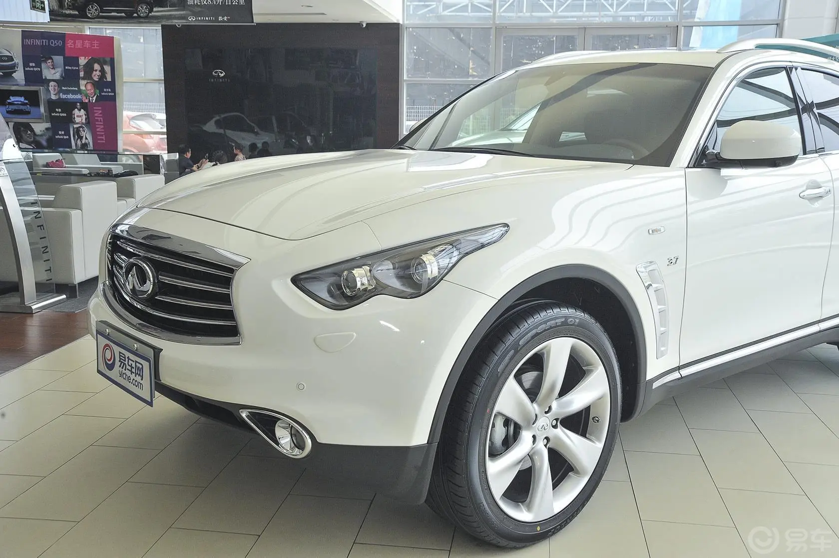 英菲尼迪QX703.7L 手自一体 标准版车头局部