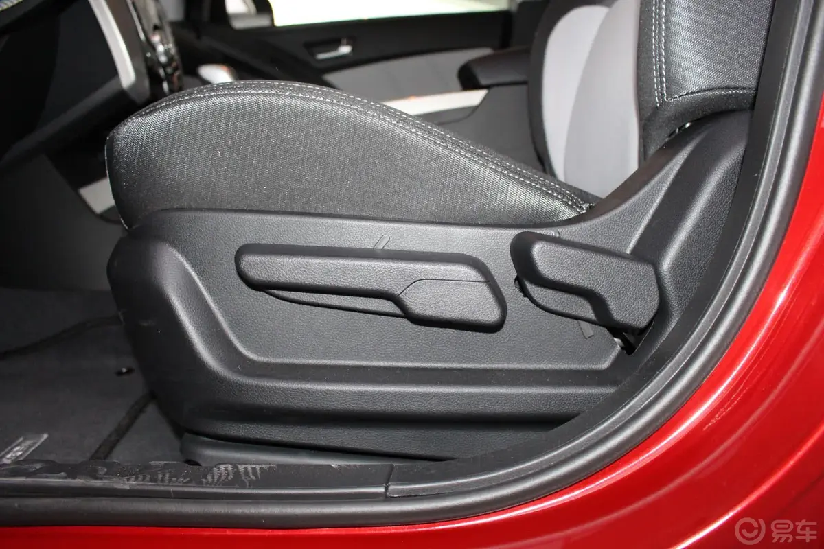优6 SUV1.8T 魅力型座椅调节键