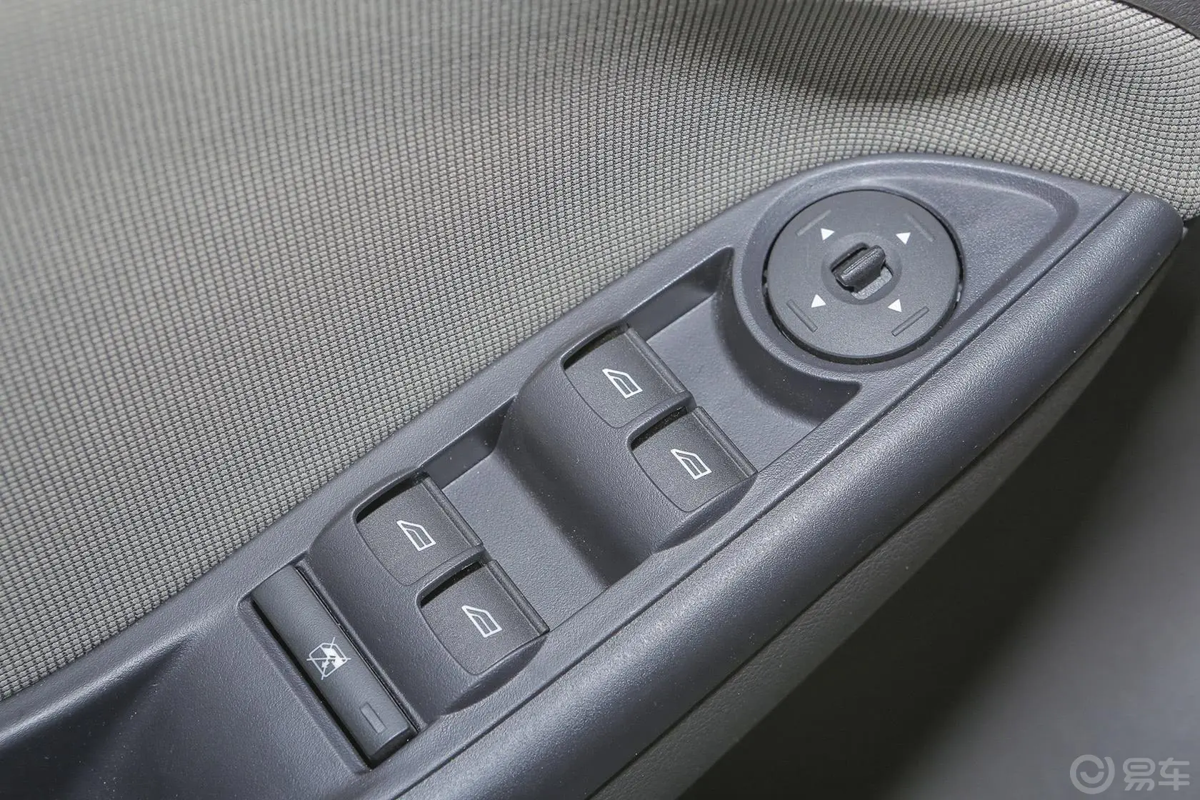 福克斯三厢 1.6L 自动 舒适型车窗升降键