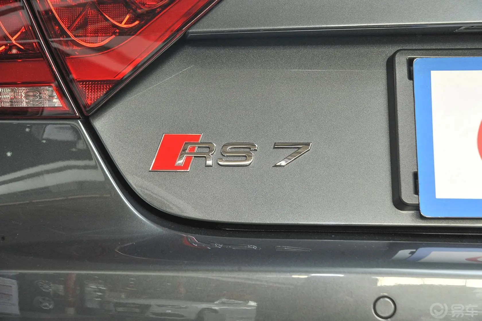 奥迪RS 74.0T 8速手自一体尾标