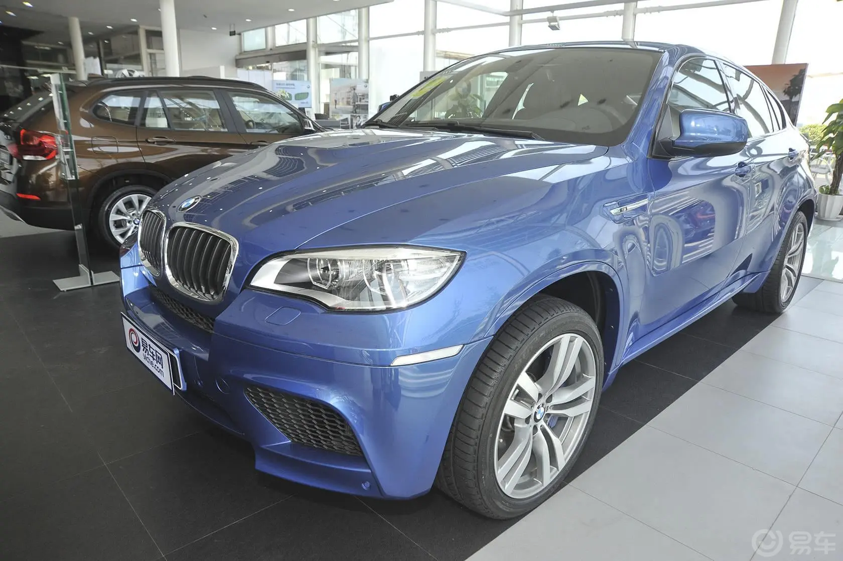 宝马X6 M4.4L V8外观